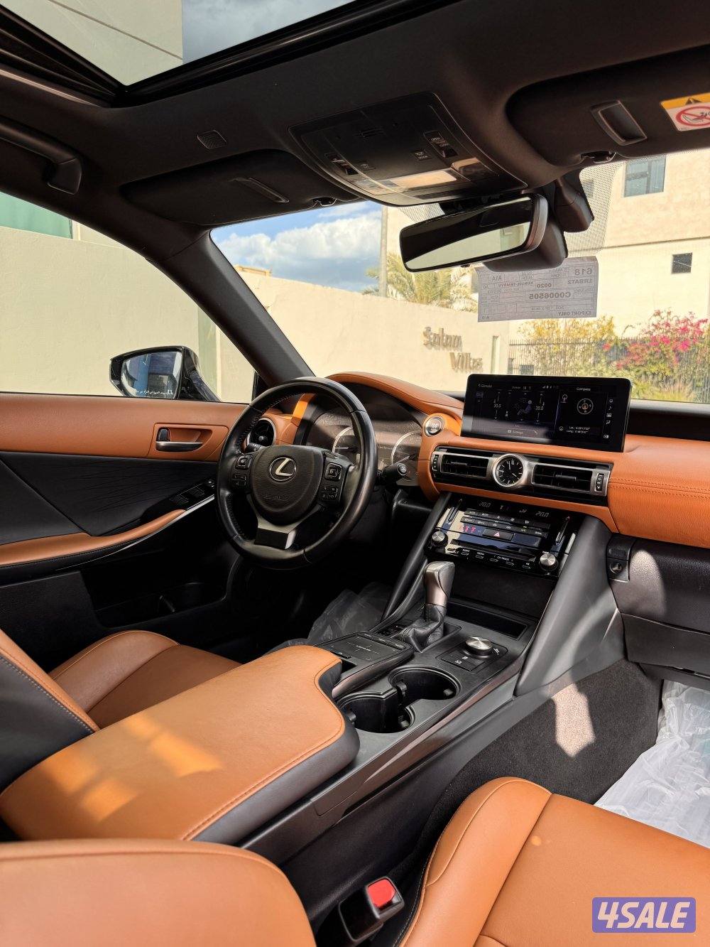 للبيع لكزس is300 موديل 2021 الساير8
