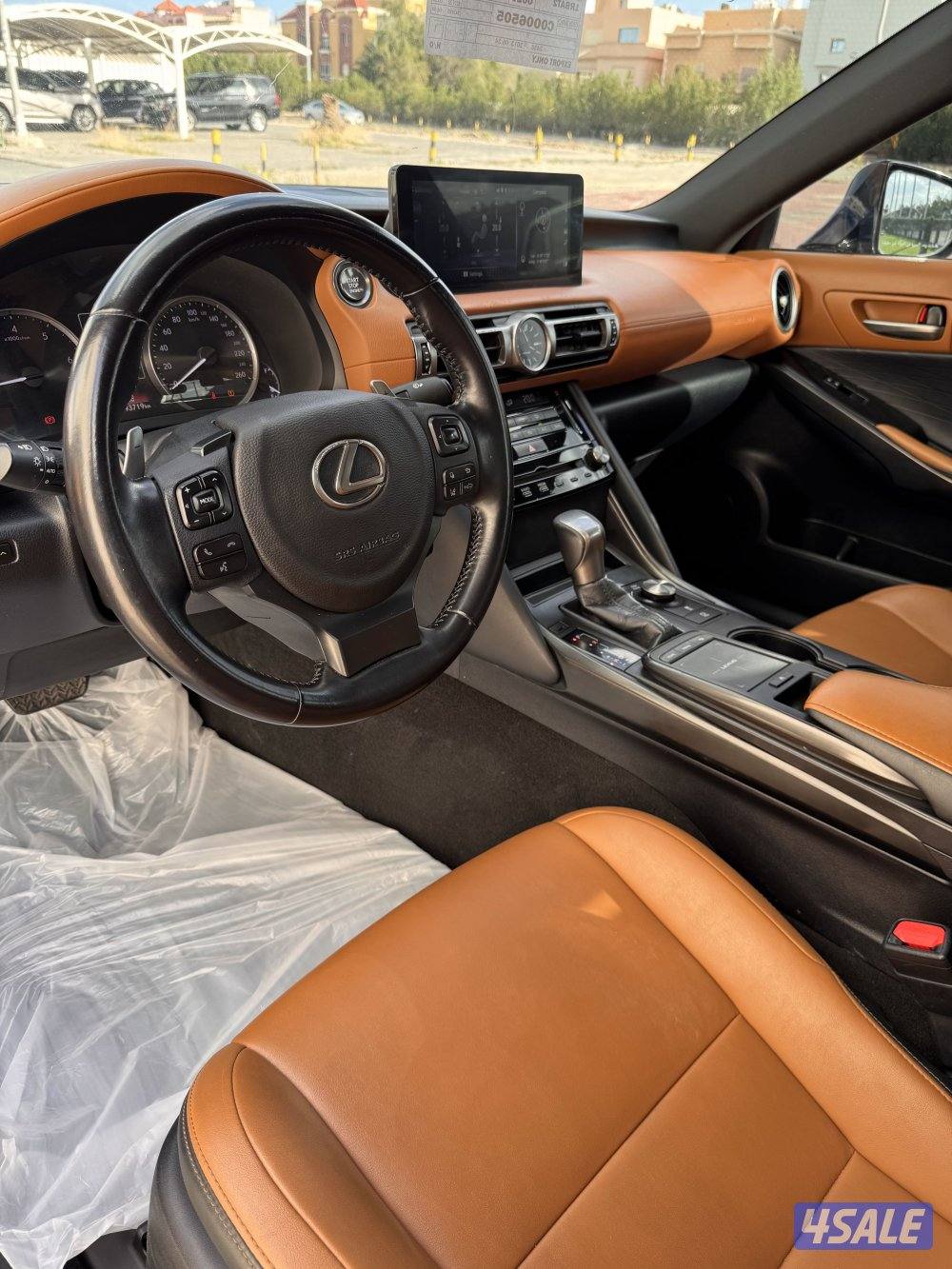 للبيع لكزس is300 موديل 2021 الساير9
