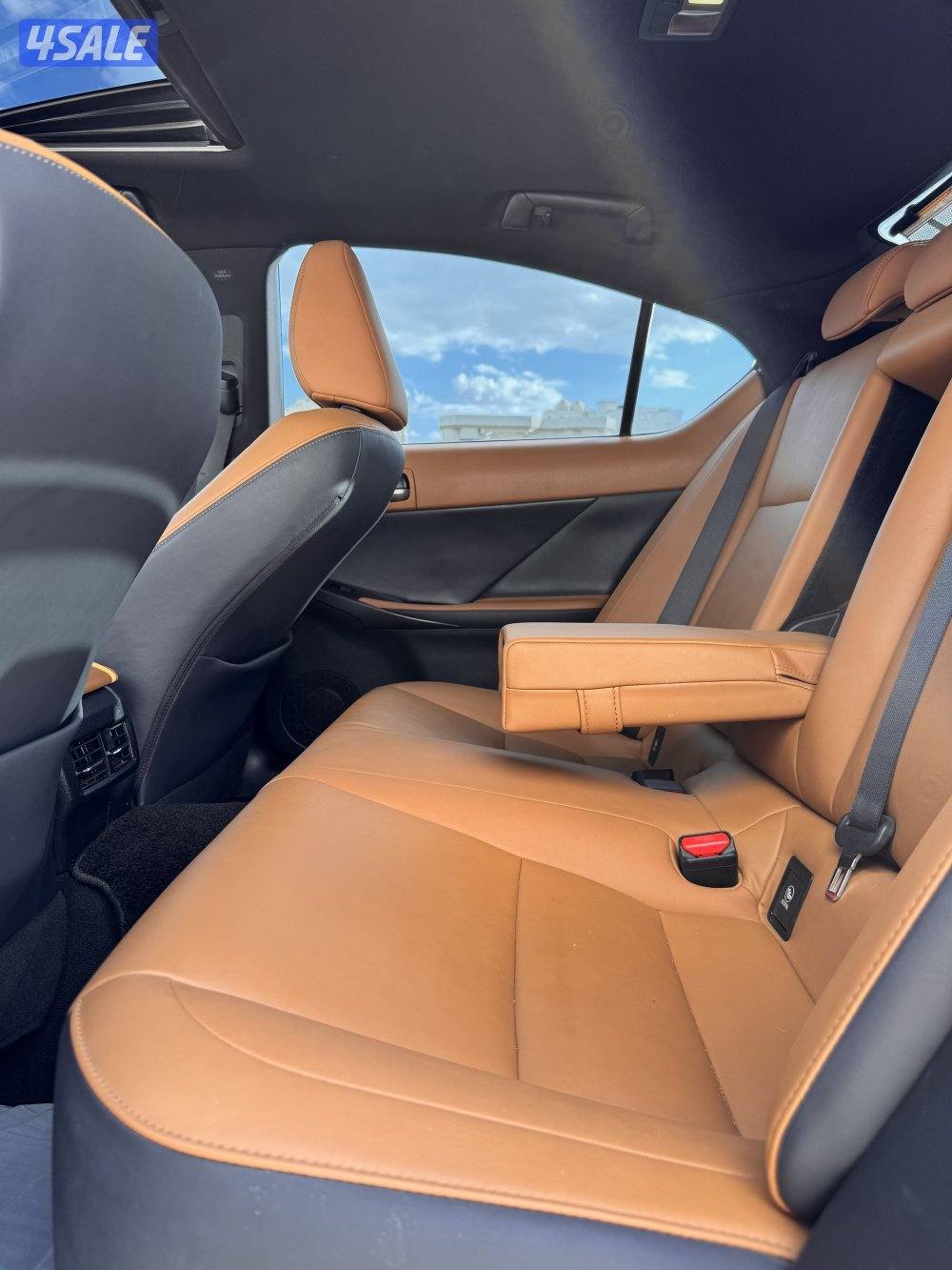 للبيع لكزس is300 موديل 2021 الساير10