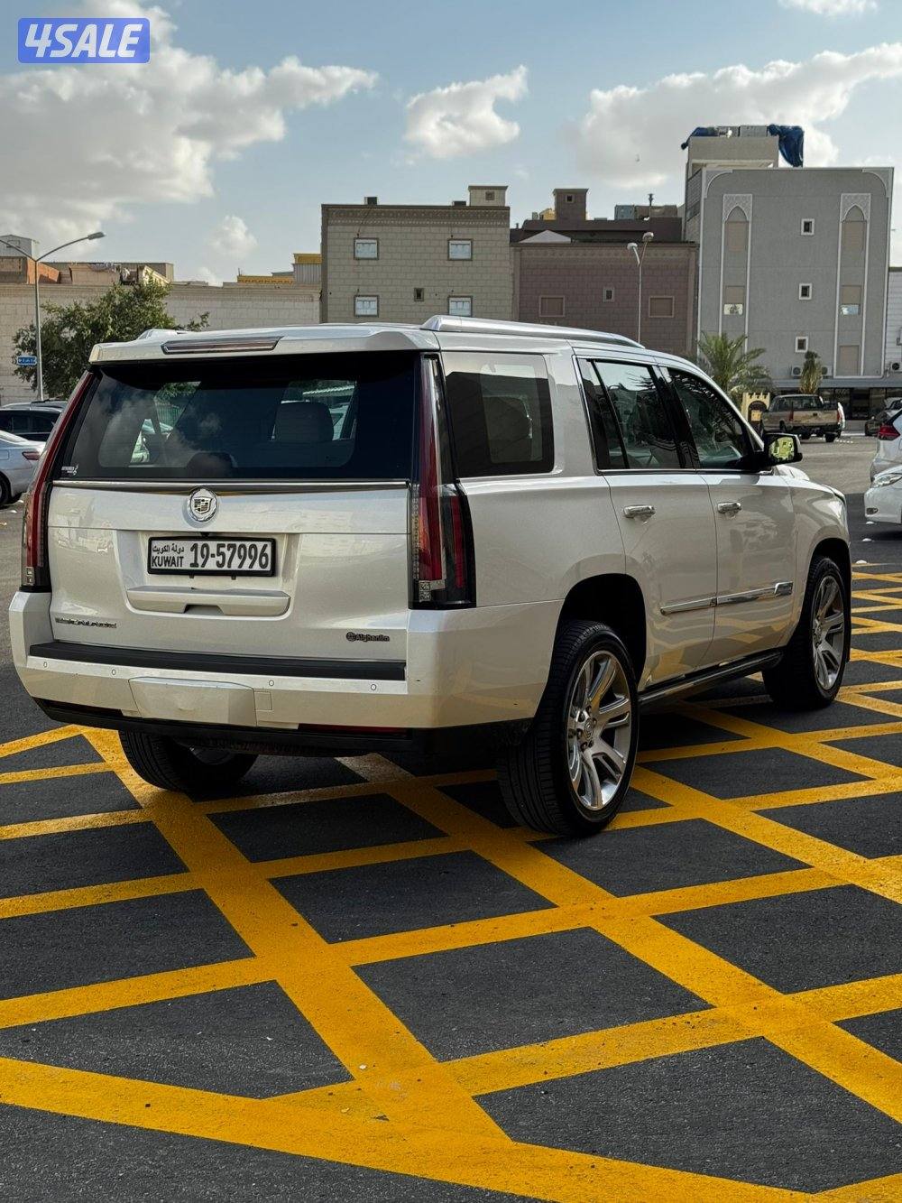 اسكاليد 2015 بريميوم صبغ الوكاله ماشي 240 سيرفس منتظم وارد الغانم1