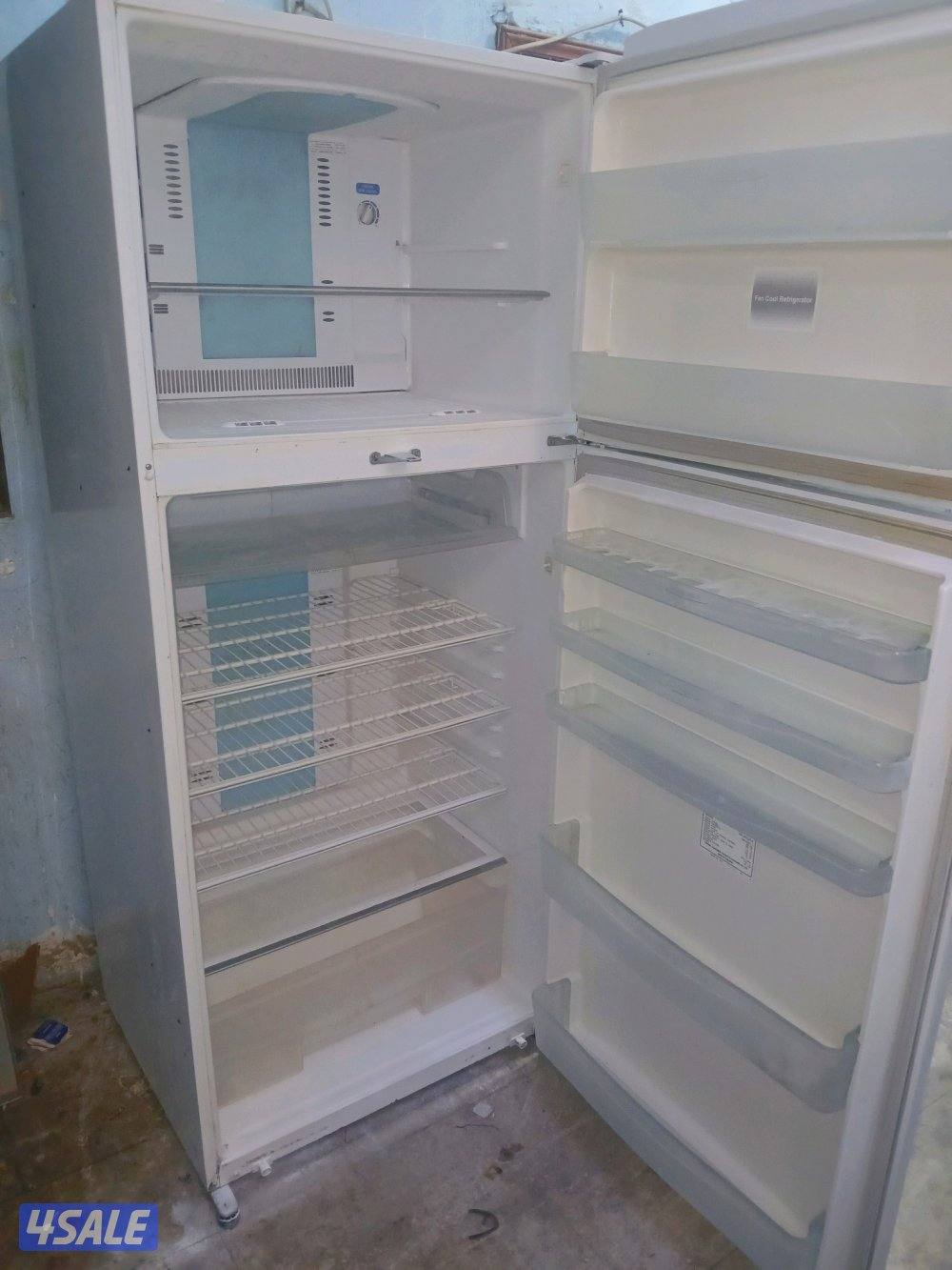 ثلاجات توشيبا بحاله جيده مع الكفالة والتوصيل عائلية 24قدم0