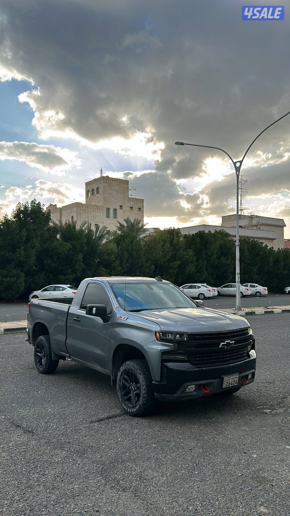 للبيع سلفرادو تريل بوس4