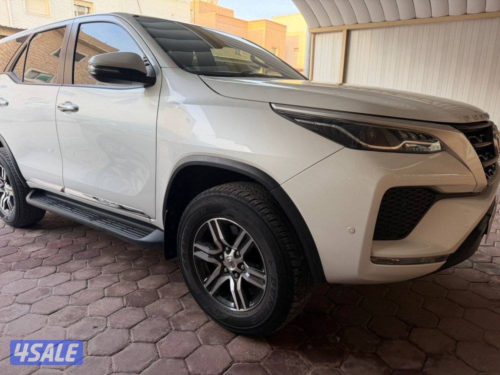 تويوتا فورتنر 2023 صبغ الوكالة 4 سلندر و ماشي 55 الف شرط الفحص0