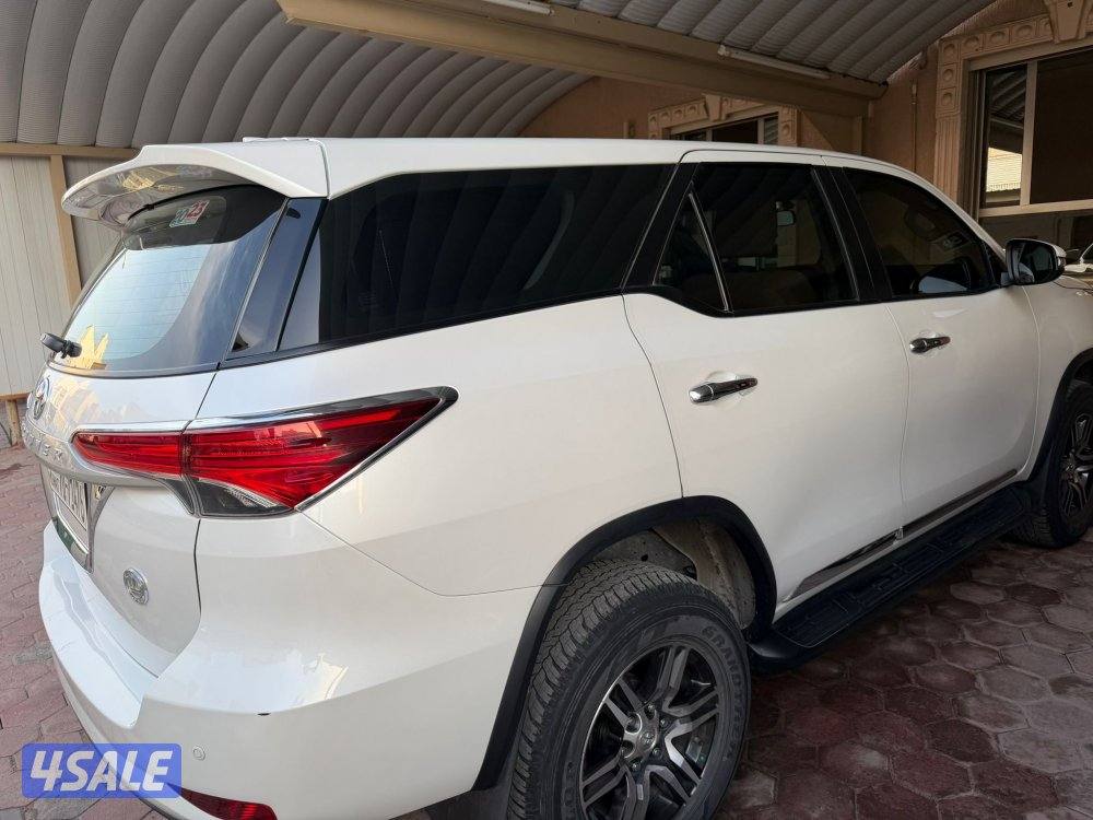 تويوتا فورتنر 2023 صبغ الوكالة 4 سلندر و ماشي 55 الف شرط الفحص2