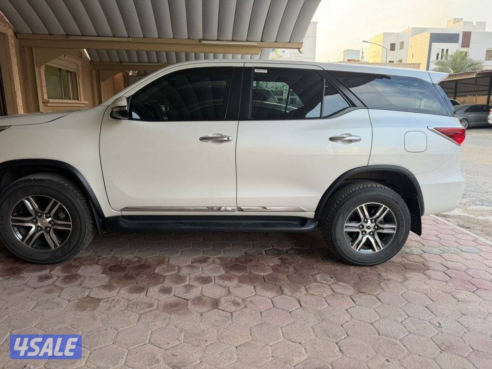 تويوتا فورتنر 2023 صبغ الوكالة 4 سلندر و ماشي 55 الف شرط الفحص3