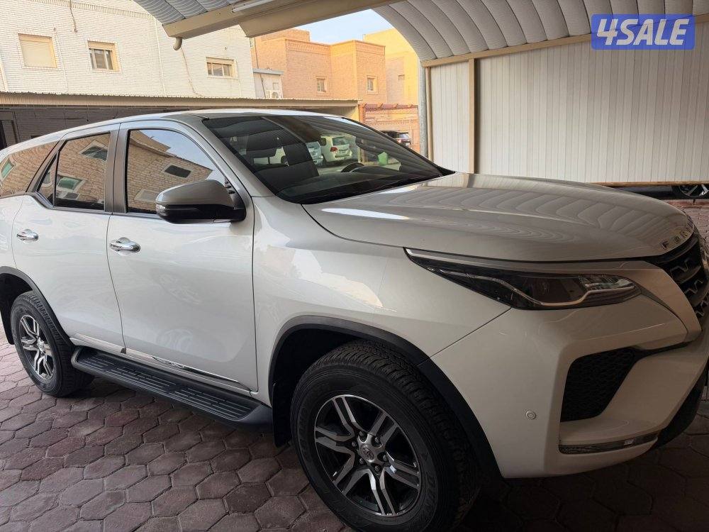 تويوتا فورتنر 2023 صبغ الوكالة 4 سلندر و ماشي 55 الف شرط الفحص4