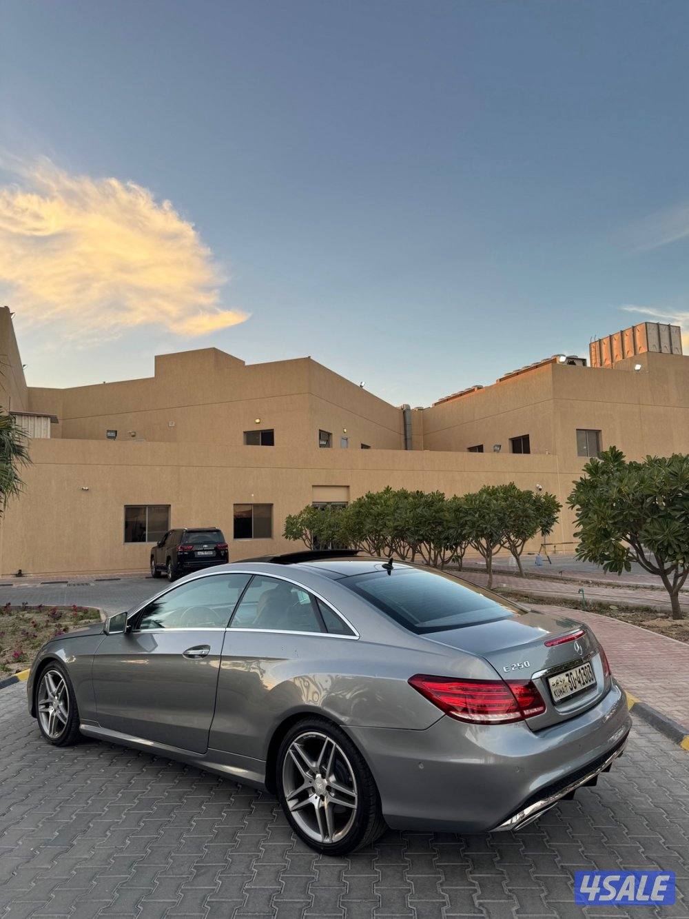 للبيع مرسيدس 2014 ماشي 159 الف بحالة الوكالة3