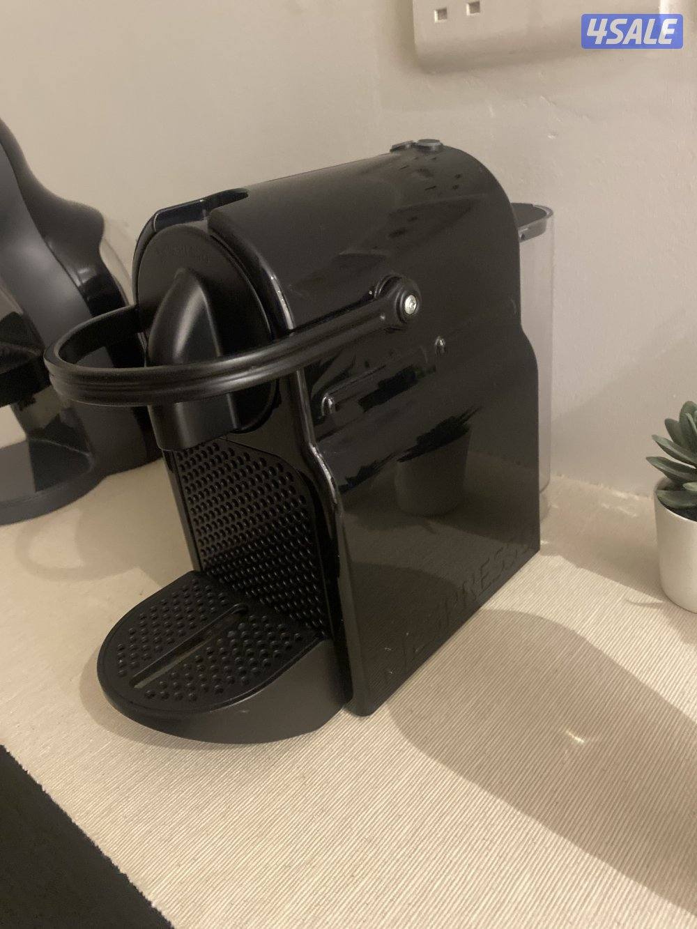 مكينة اسبريسو قهوة مع اله الحليب ومكينة دولتشي0