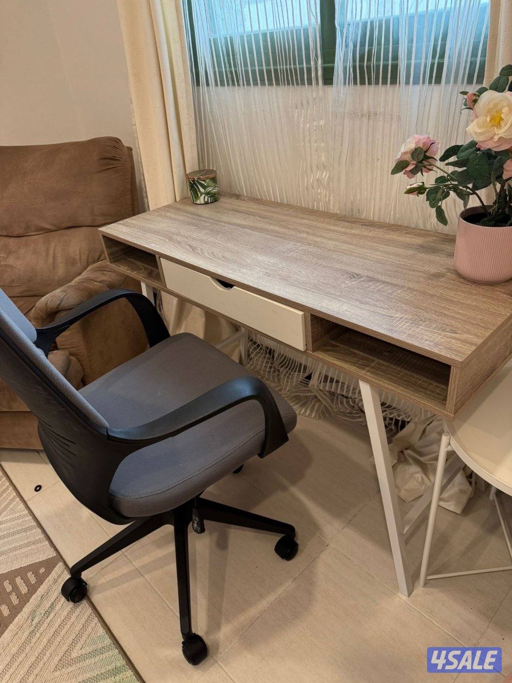 Office desck for sale with office chair مكتب و كرسي مكتب للبيع1