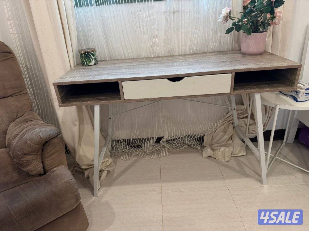 Office desck for sale with office chair مكتب و كرسي مكتب للبيع0