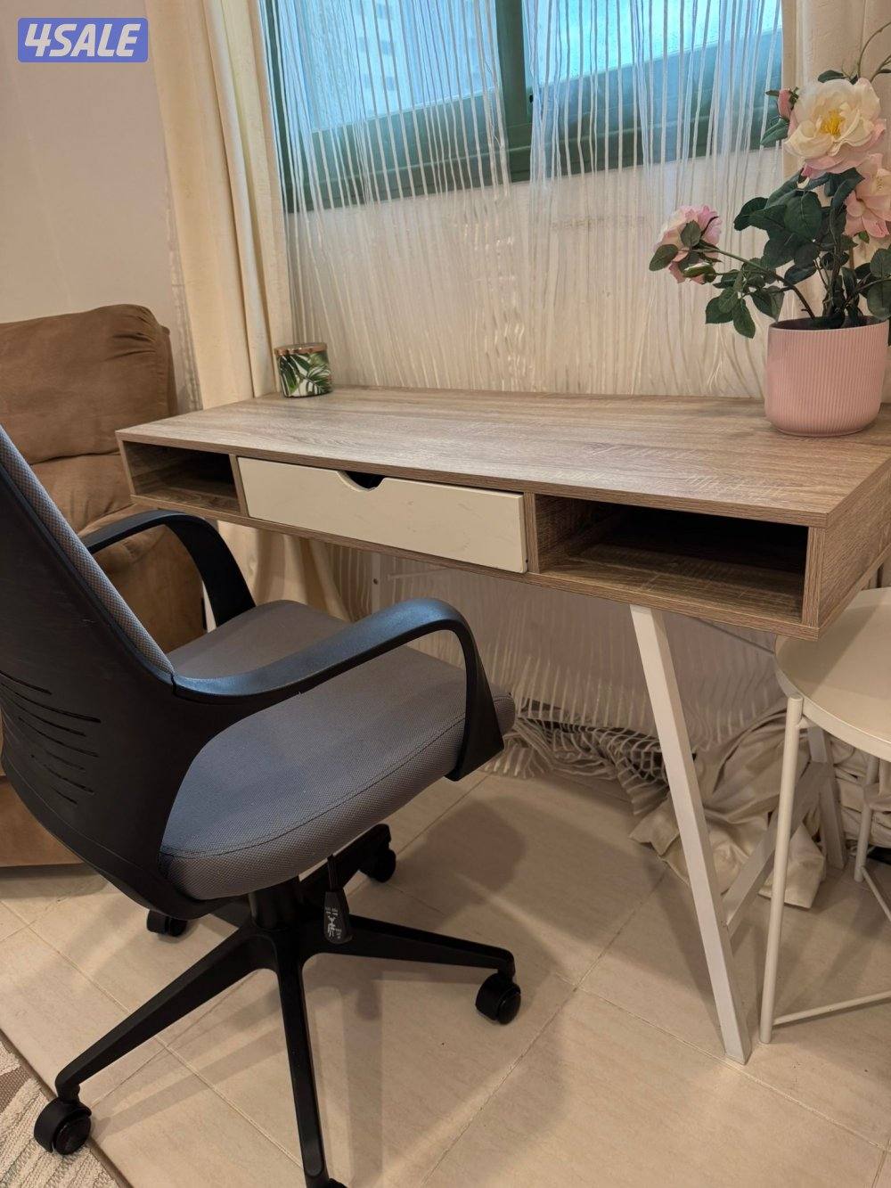 Office desck for sale with office chair مكتب و كرسي مكتب للبيع2