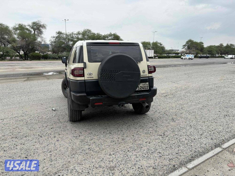 Toyota FJ 2010صبغ وكاله2