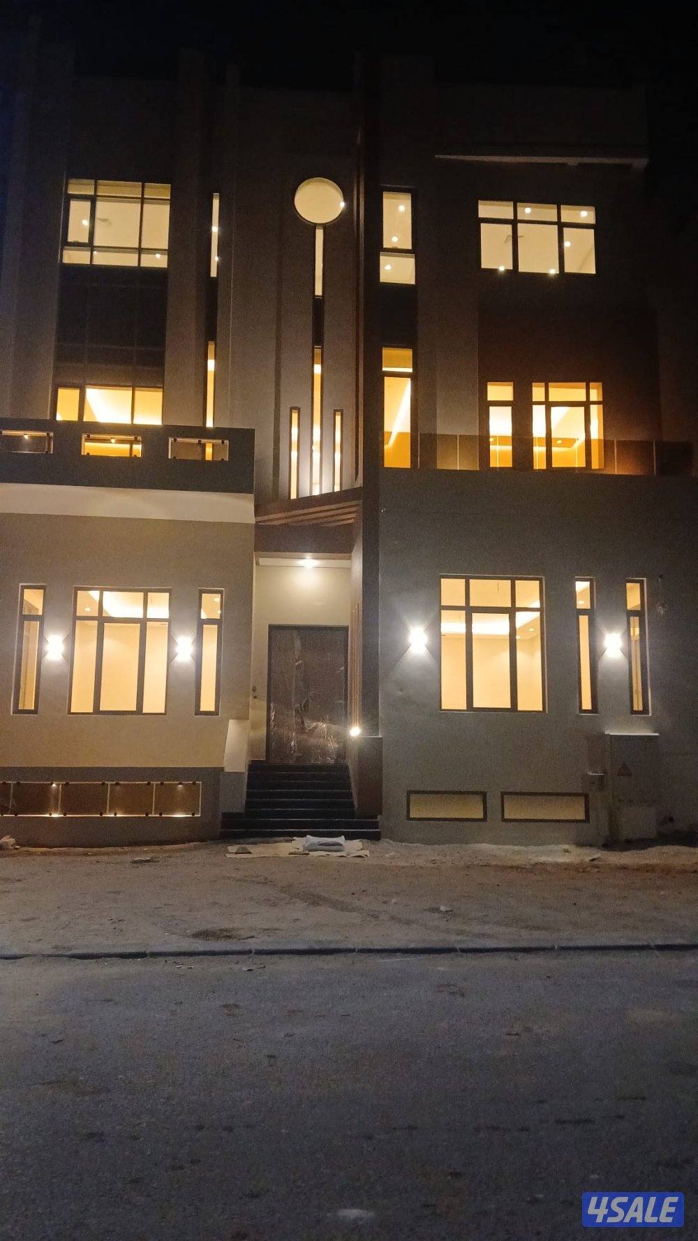 للبيع قسيمة vip في المطلاع N10 سرداب وثلاث أدوار وربع على المفتاح1