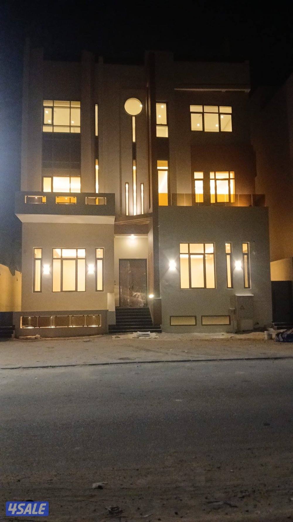 للبيع قسيمة vip في المطلاع N10 سرداب وثلاث أدوار وربع على المفتاح0