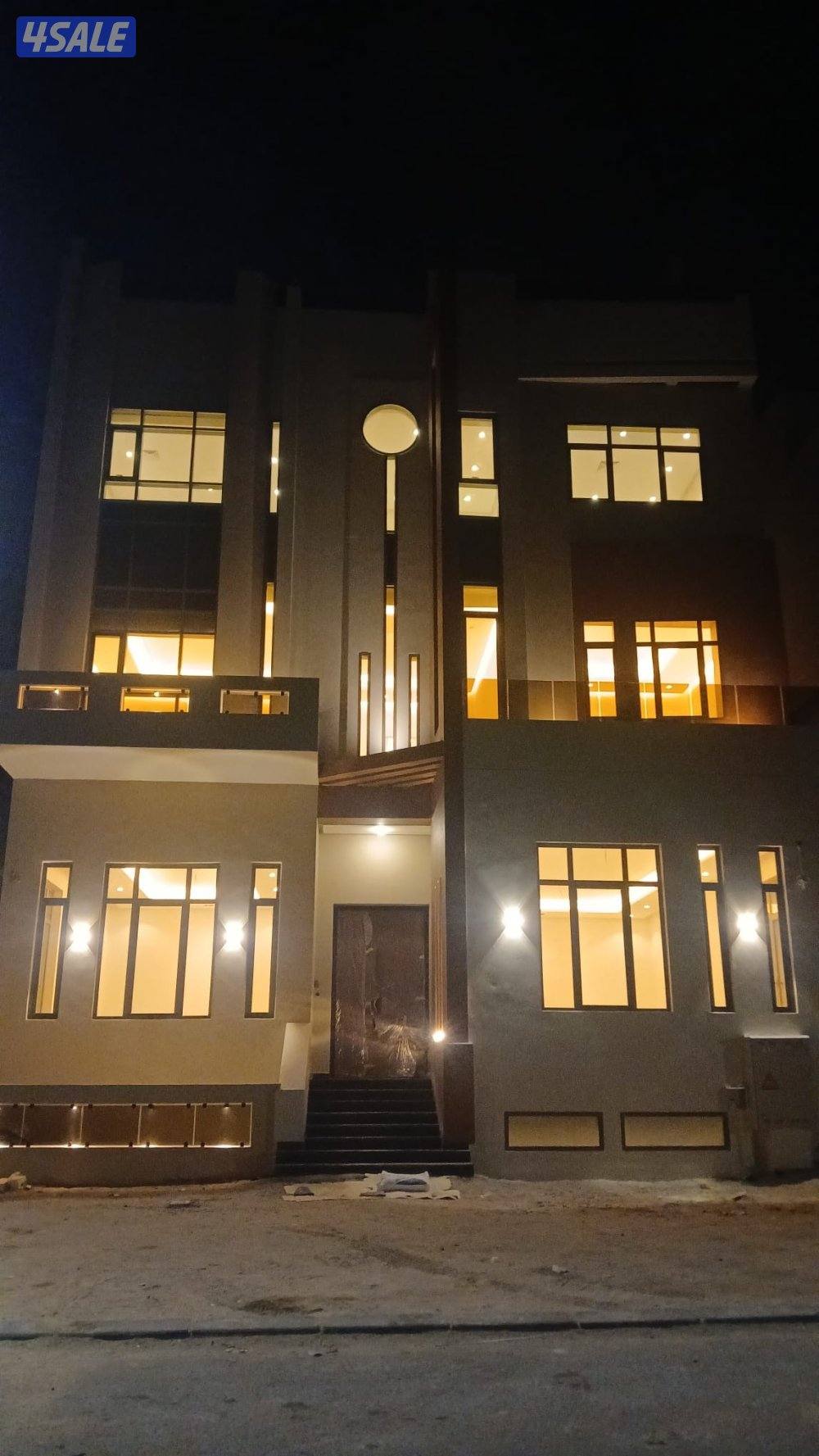 للبيع قسيمة vip في المطلاع N10 سرداب وثلاث أدوار وربع على المفتاح2