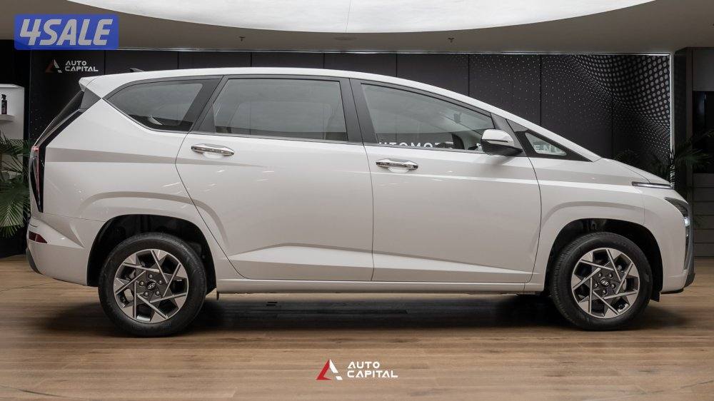 Hyundai Stargazer 1.5L - 7 seats MPV4