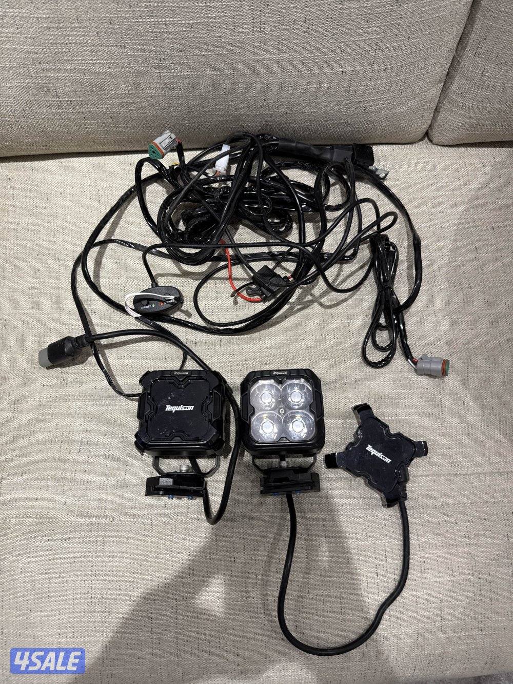 للبيع كشافات كبوت معا اغراضهم0