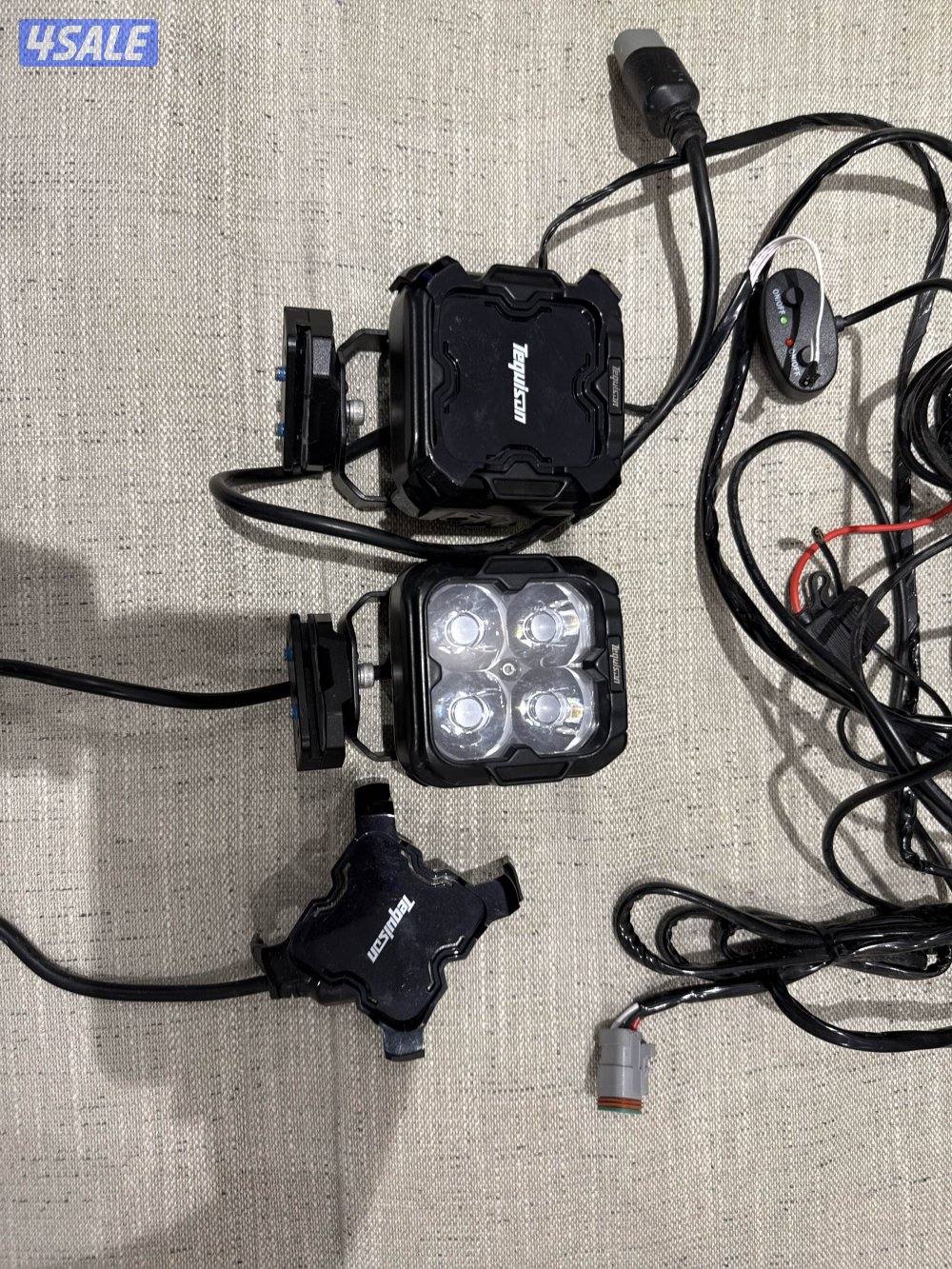 للبيع كشافات كبوت معا اغراضهم1