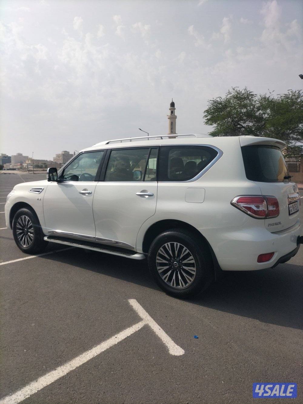 للبيع نيسان بلاتينوم0