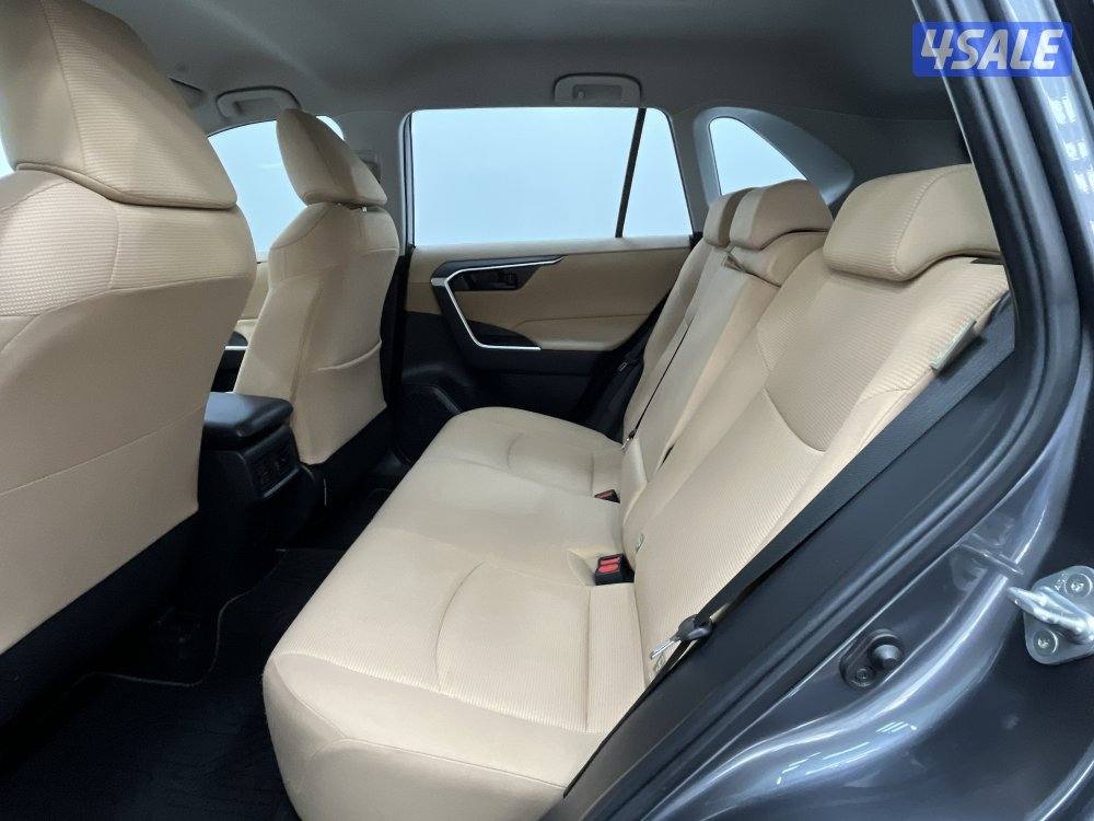 TOYOTA RAV401 4X2 STANDARD OPTION3