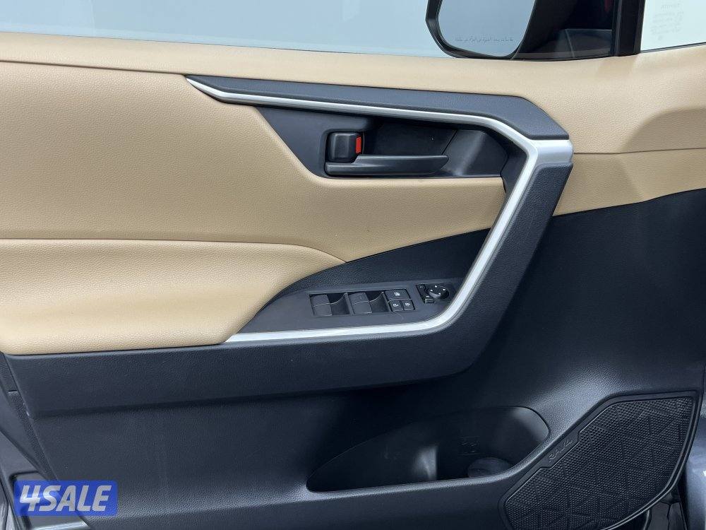 TOYOTA RAV401 4X2 STANDARD OPTION10