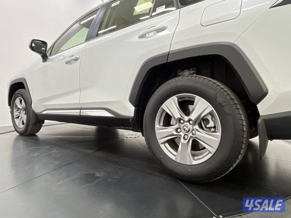 TOYOTA RAV401 4X2 STANDARD OPTION9
