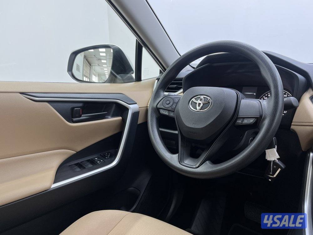 TOYOTA RAV401 4X2 STANDARD OPTION12