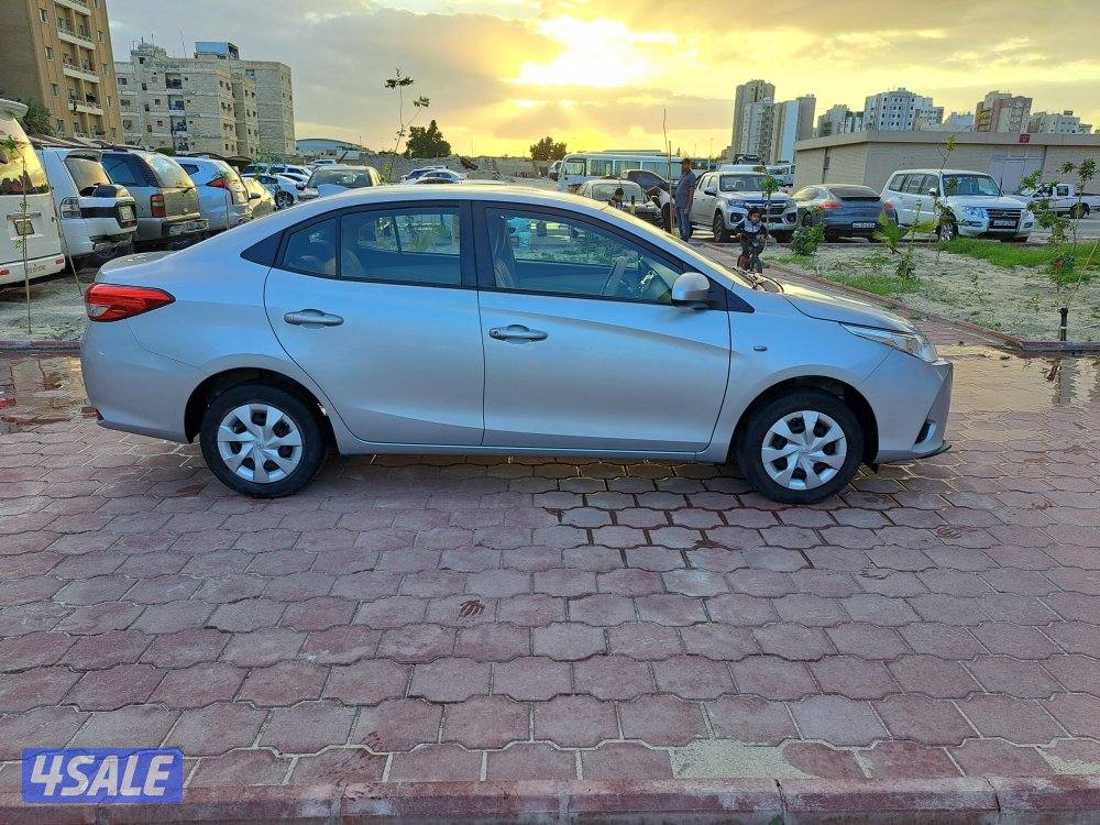 للبيع تويوتا يارس موديل ٢٠٢١ بحالة جيدة جدا عداد ٥٥ ألف سيرفيس وكالة1