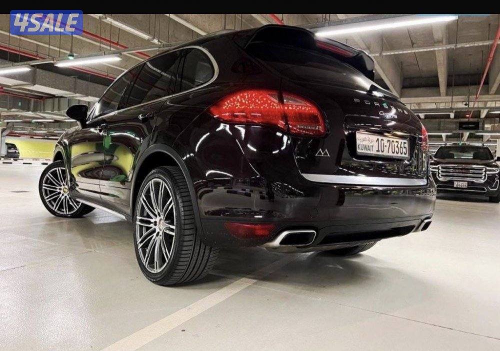 للبيع جيب بورش كايين  6  سلندر  موديل 2012  اللون الخارجي بنفسجي غامق1