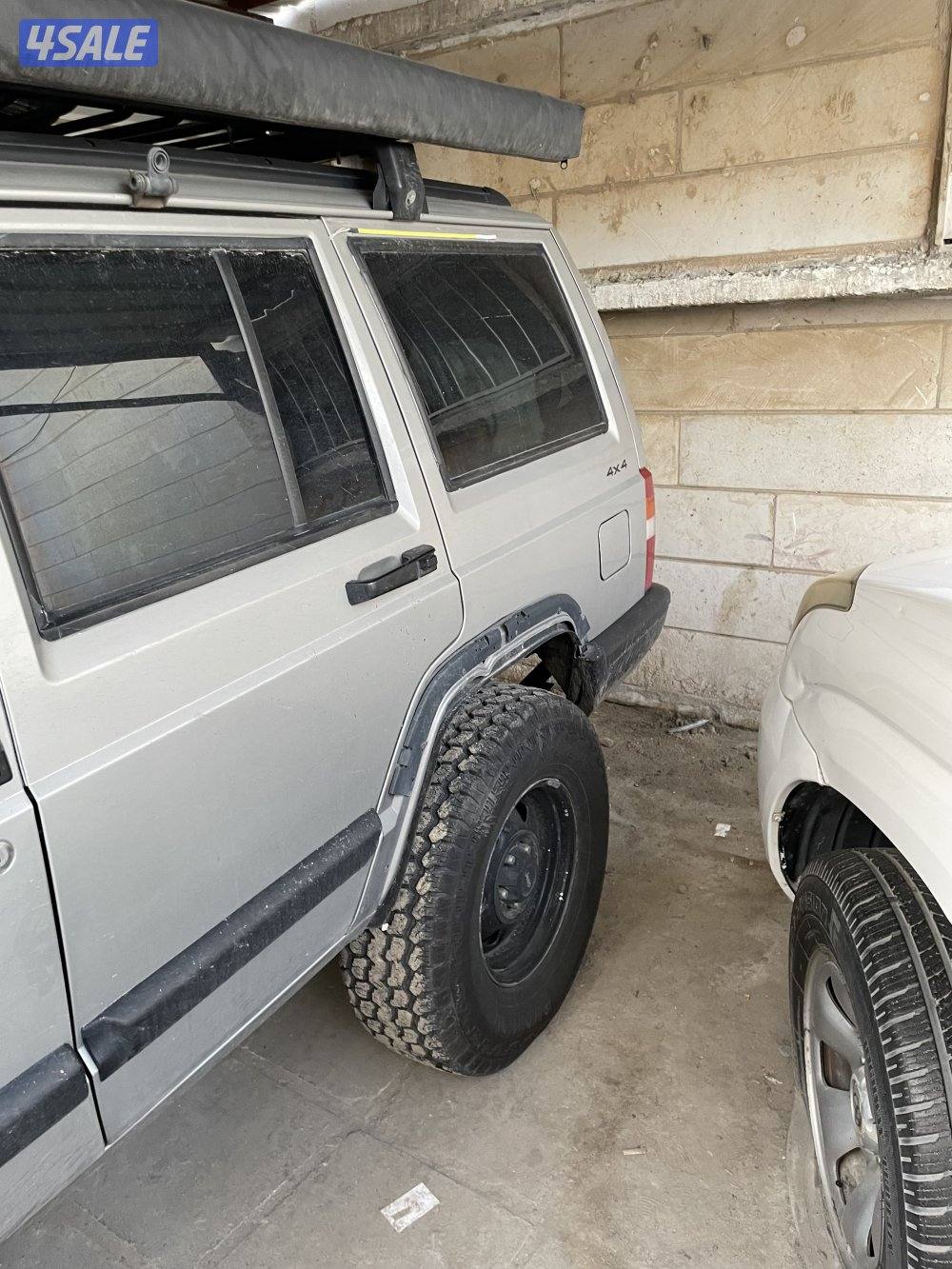 جاهزه لموسم الكشتات جيب شيروكي مديل 2001 اللون رمادي كشنات مخمل ماشي0