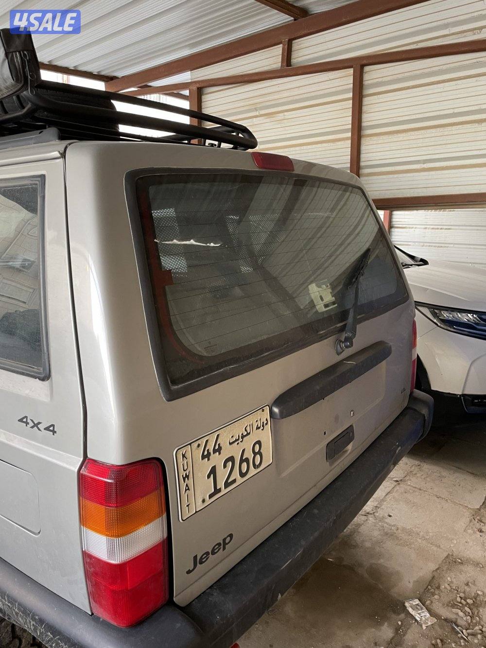 جاهزه لموسم الكشتات جيب شيروكي مديل 2001 اللون رمادي كشنات مخمل ماشي5