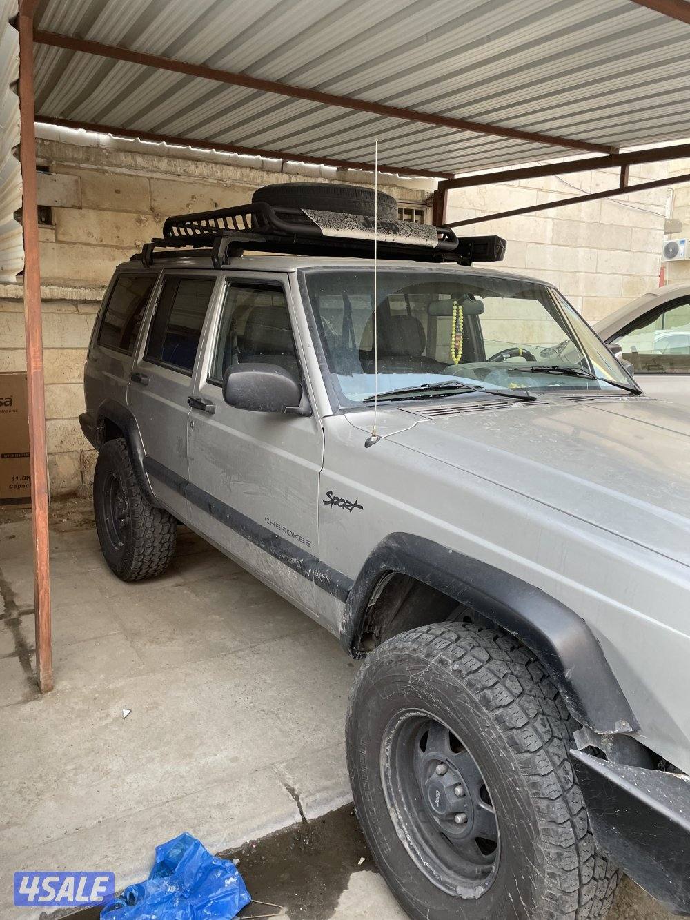 جاهزه لموسم الكشتات جيب شيروكي مديل 2001 اللون رمادي كشنات مخمل ماشي6