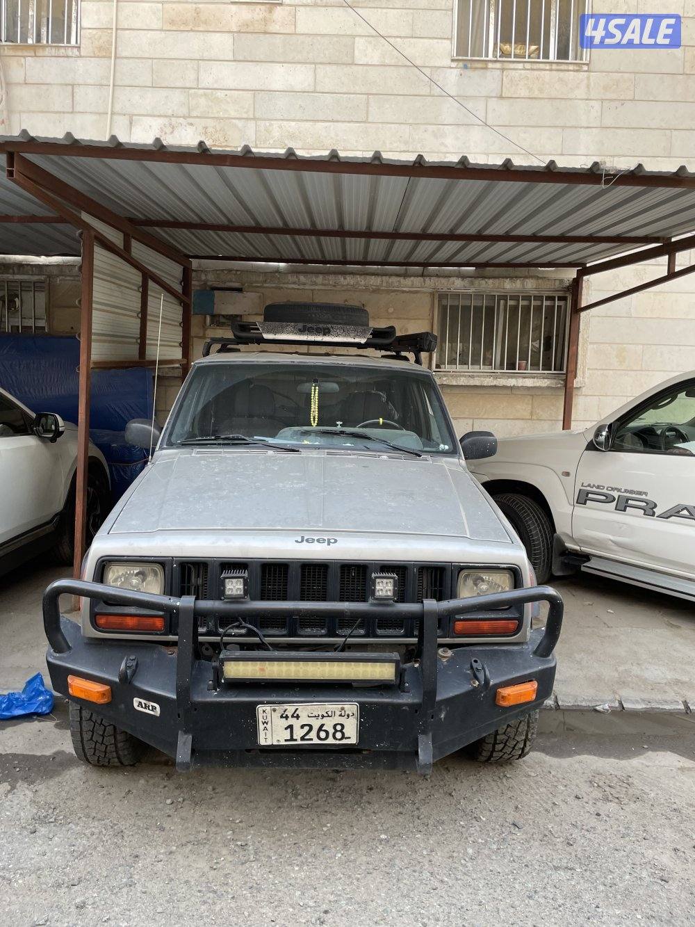 جاهزه لموسم الكشتات جيب شيروكي مديل 2001 اللون رمادي كشنات مخمل ماشي7