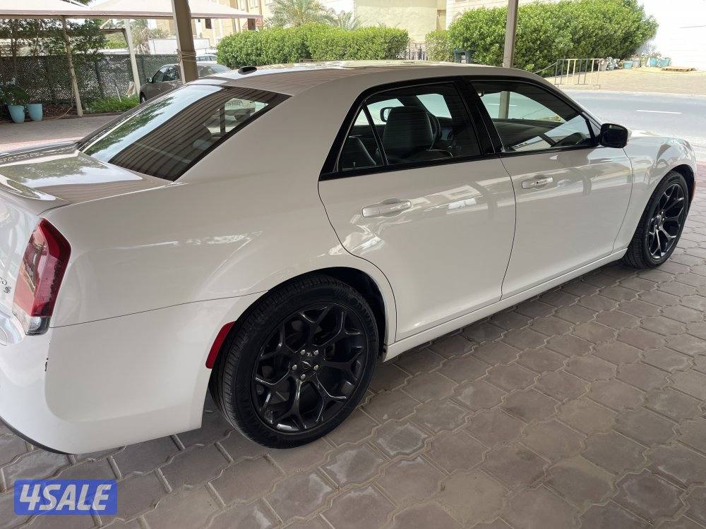 للبيع كرايزلر موديل 2022 صبغ الوكاله عداد 800