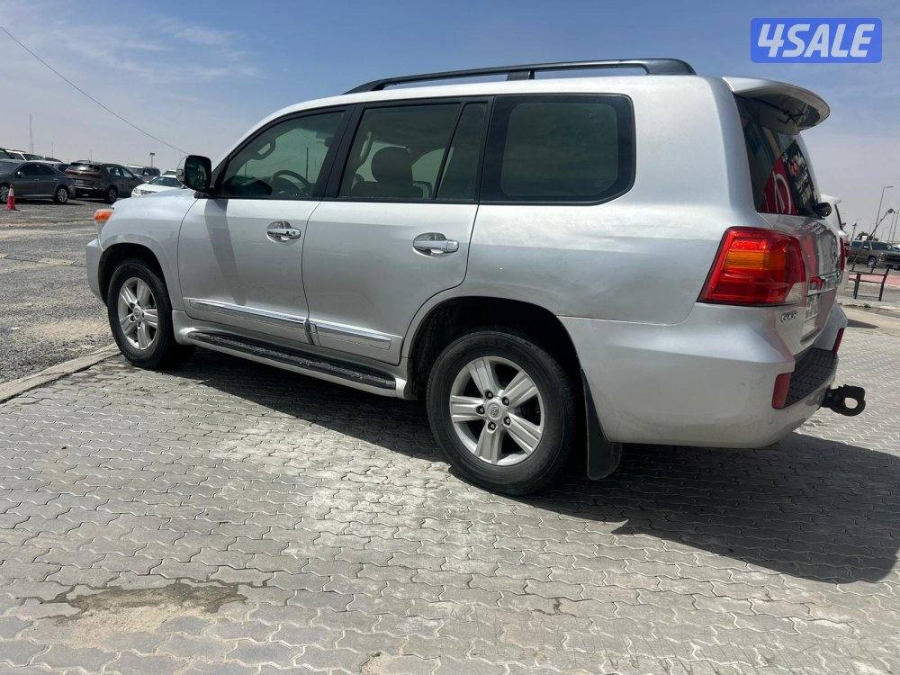 لاند كروزر GXR .V8 موديل 2015 ماشى 322.000 k.m  وارد الساير.صبغ وكالة2