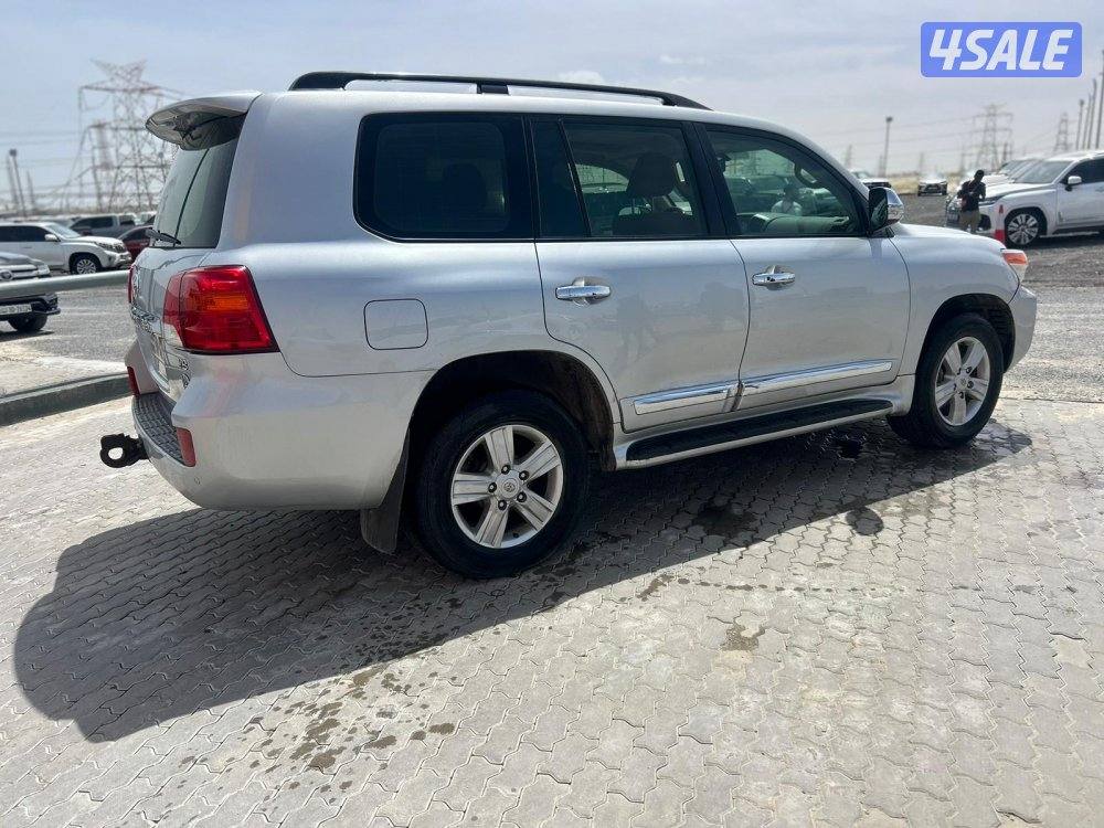 لاند كروزر GXR .V8 موديل 2015 ماشى 322.000 k.m  وارد الساير.صبغ وكالة3