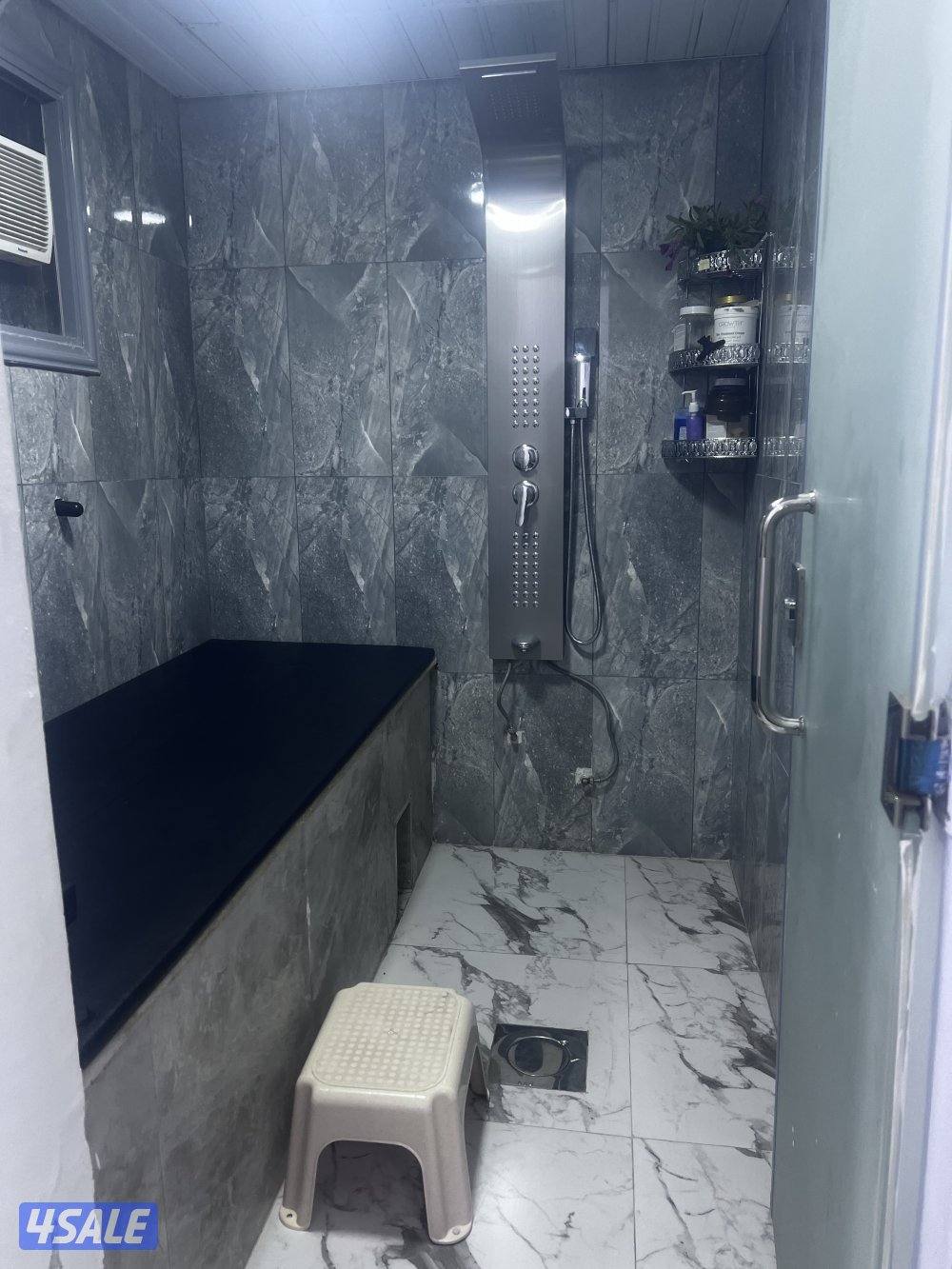 للبیع صالون +4موظفات خبيره +زبائن ثابته موقف سيارات جيده  مساحة70متر3