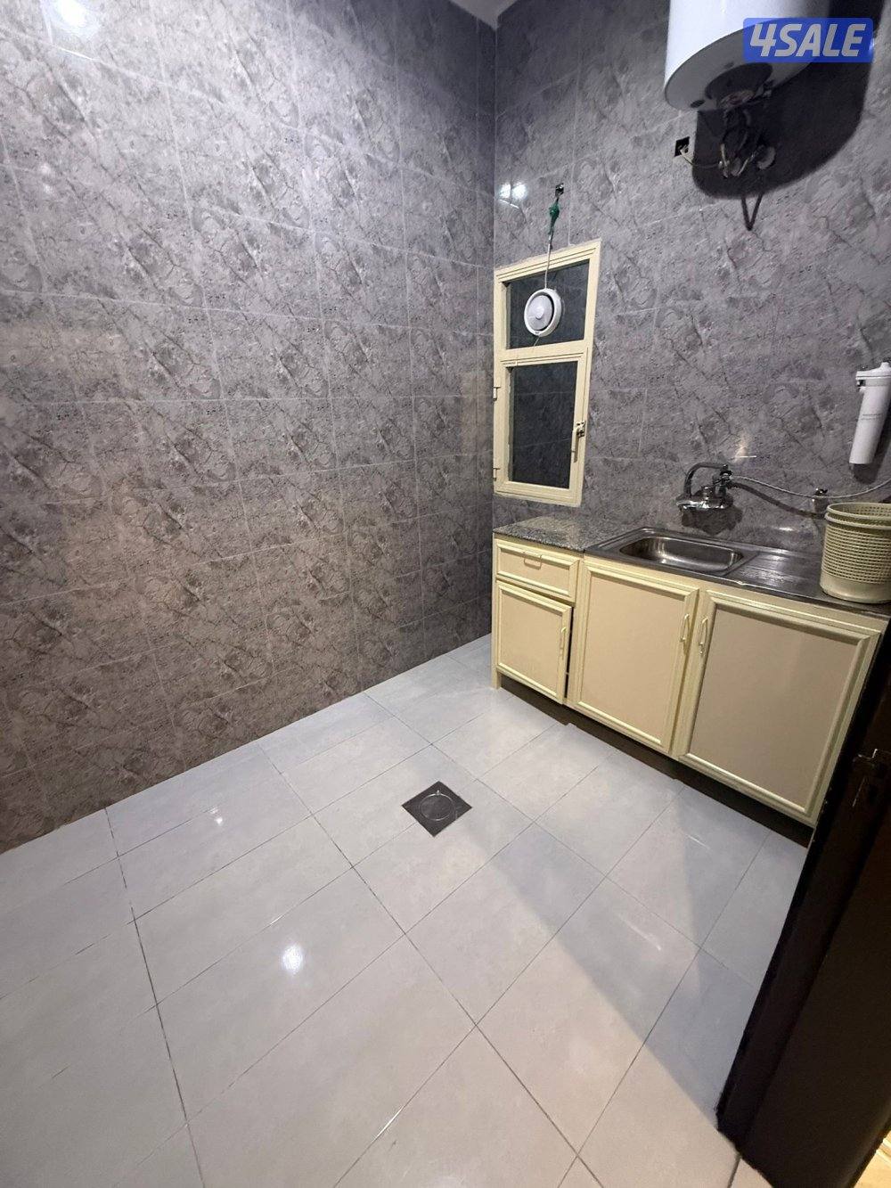 شقق للايجار خلو وفاضي غرفة وصالة ومطبخ وحمام تشطيب سوبر لوكس2