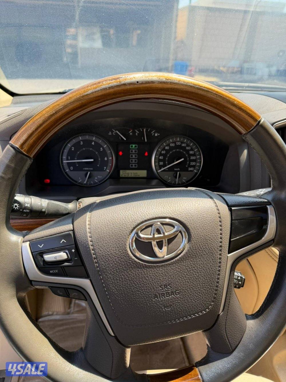 لاند كروز GX.R V8 ٢٠١٦ الساير عداد ٢١٠ ألف شرط الفحص صبغ وكاله كامل2