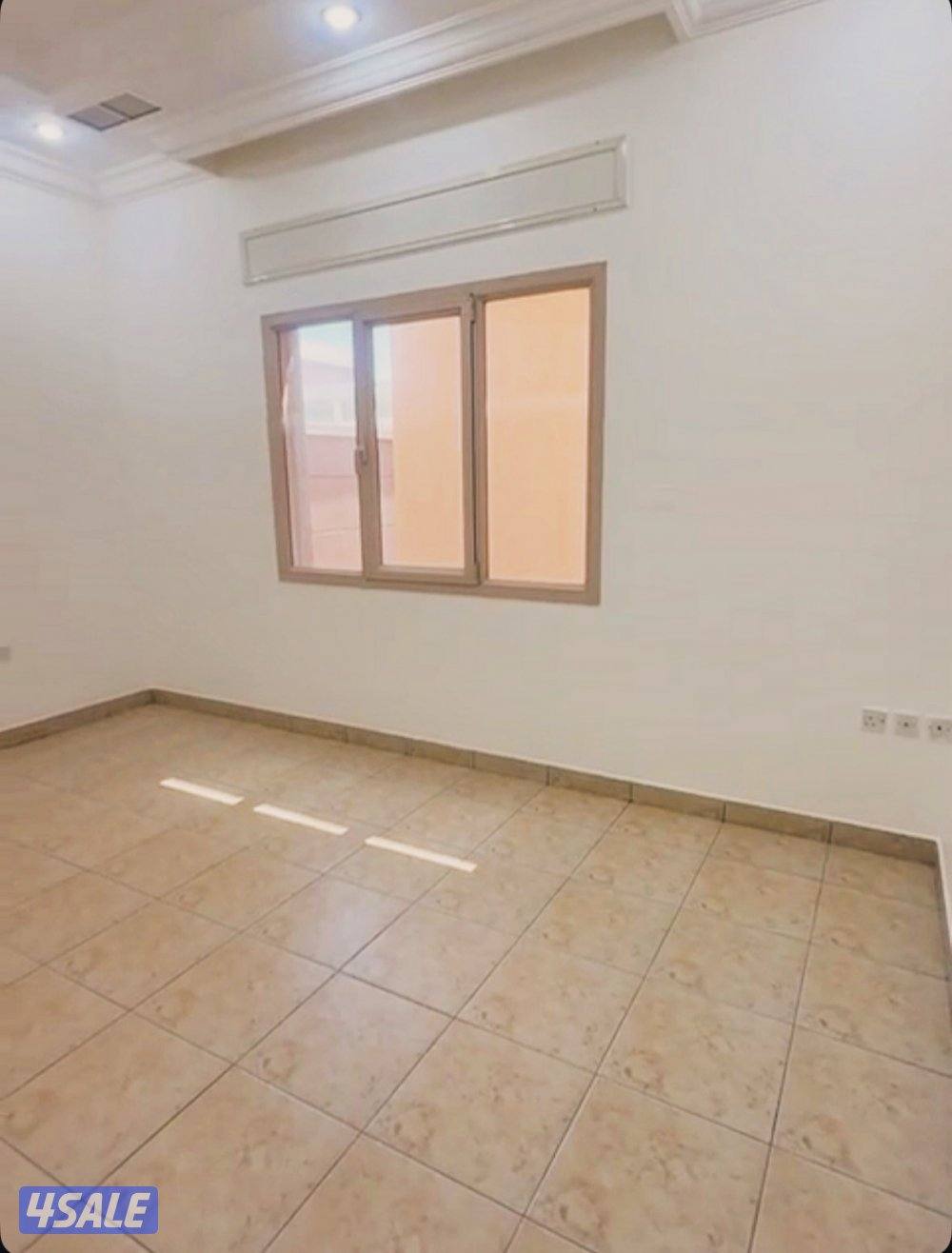 للايجار شقة راقية في عبدالله المبارك5