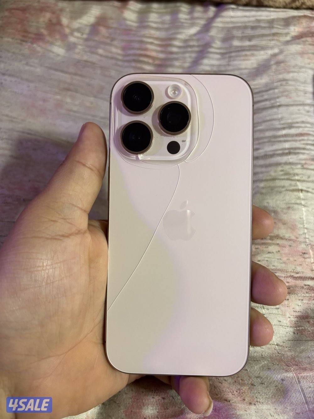 ايفون 16برو مساحه 512 جيجا مع الكرتون  شرق اوسط  يوجد كسر بسيط ف الظهر6