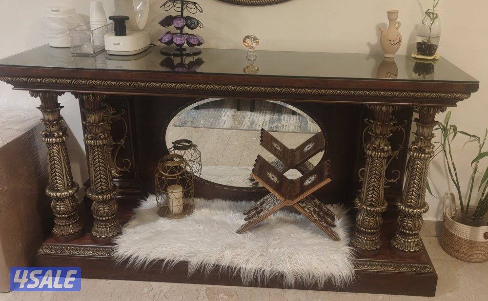 طاولة طعام حجم ٨ كراسي من صفاة هوم بحالة ممتازة مع دنسوار عصري ومرآة4