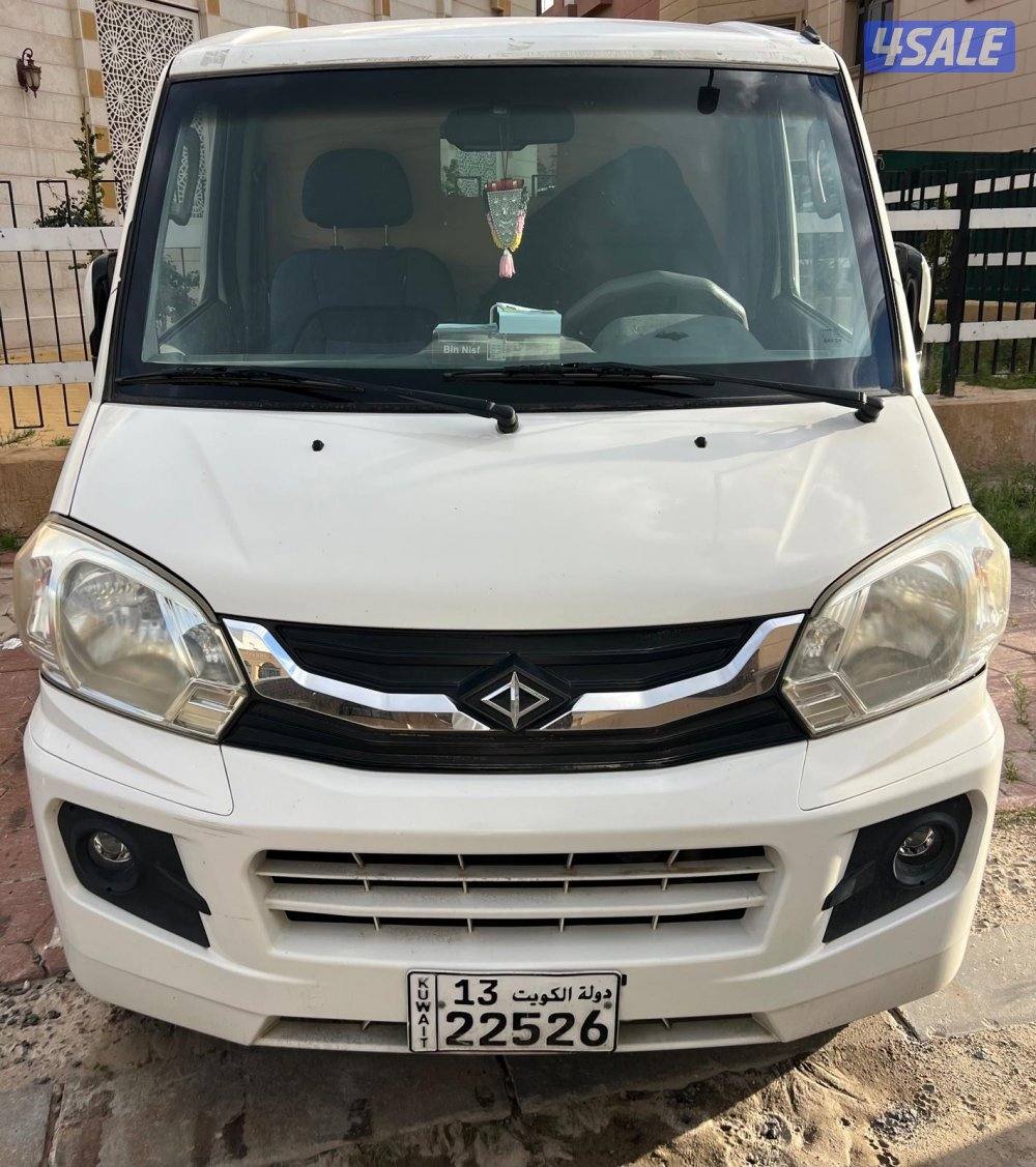 للبيع باص او فان اللون ابيض ماركة سي ام سي موديل ٢٠١٥1