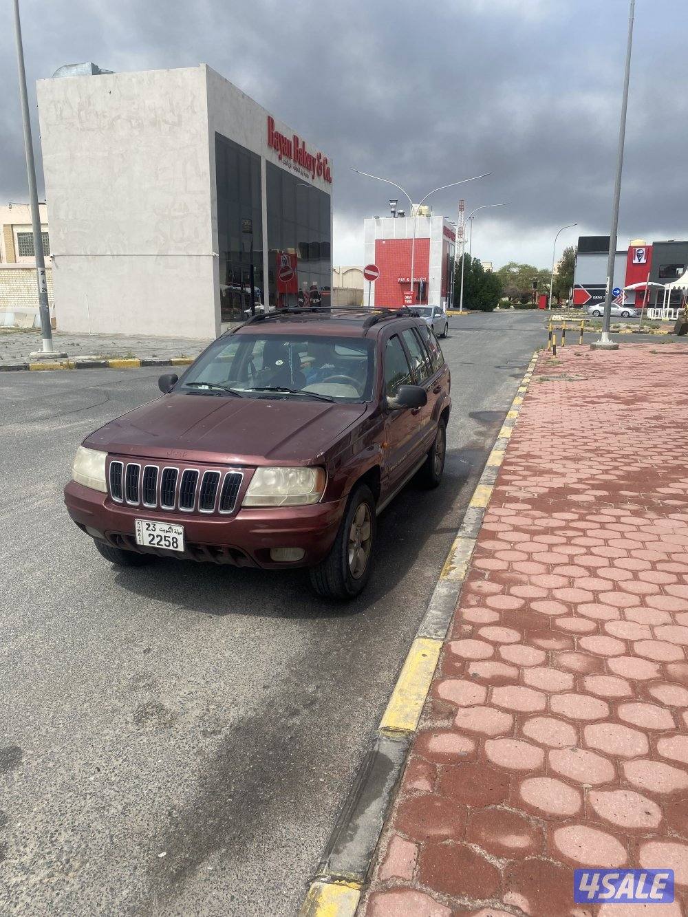 للبيع قراند شيروكي ٢٠٠١0