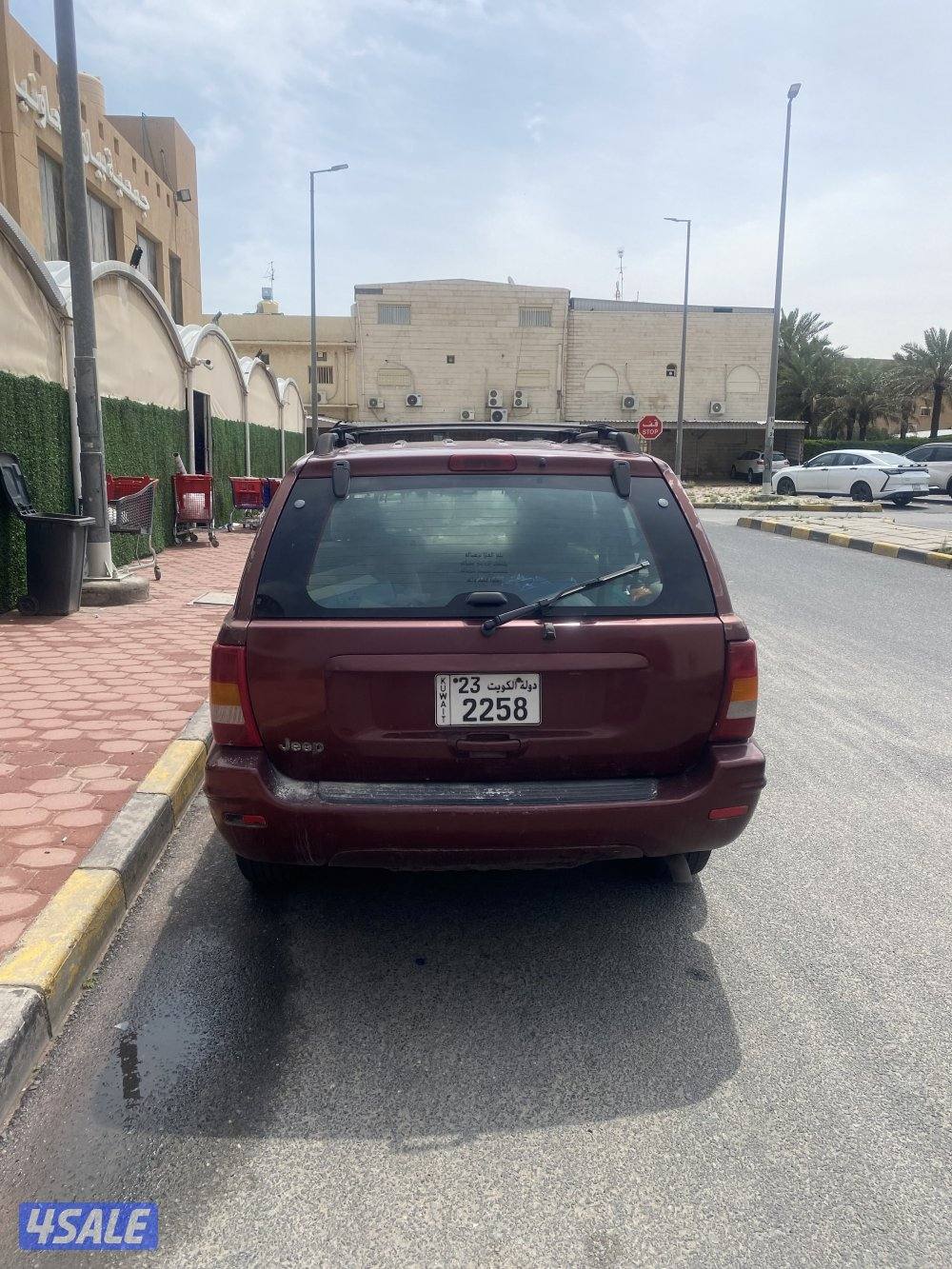 للبيع قراند شيروكي ٢٠٠١1