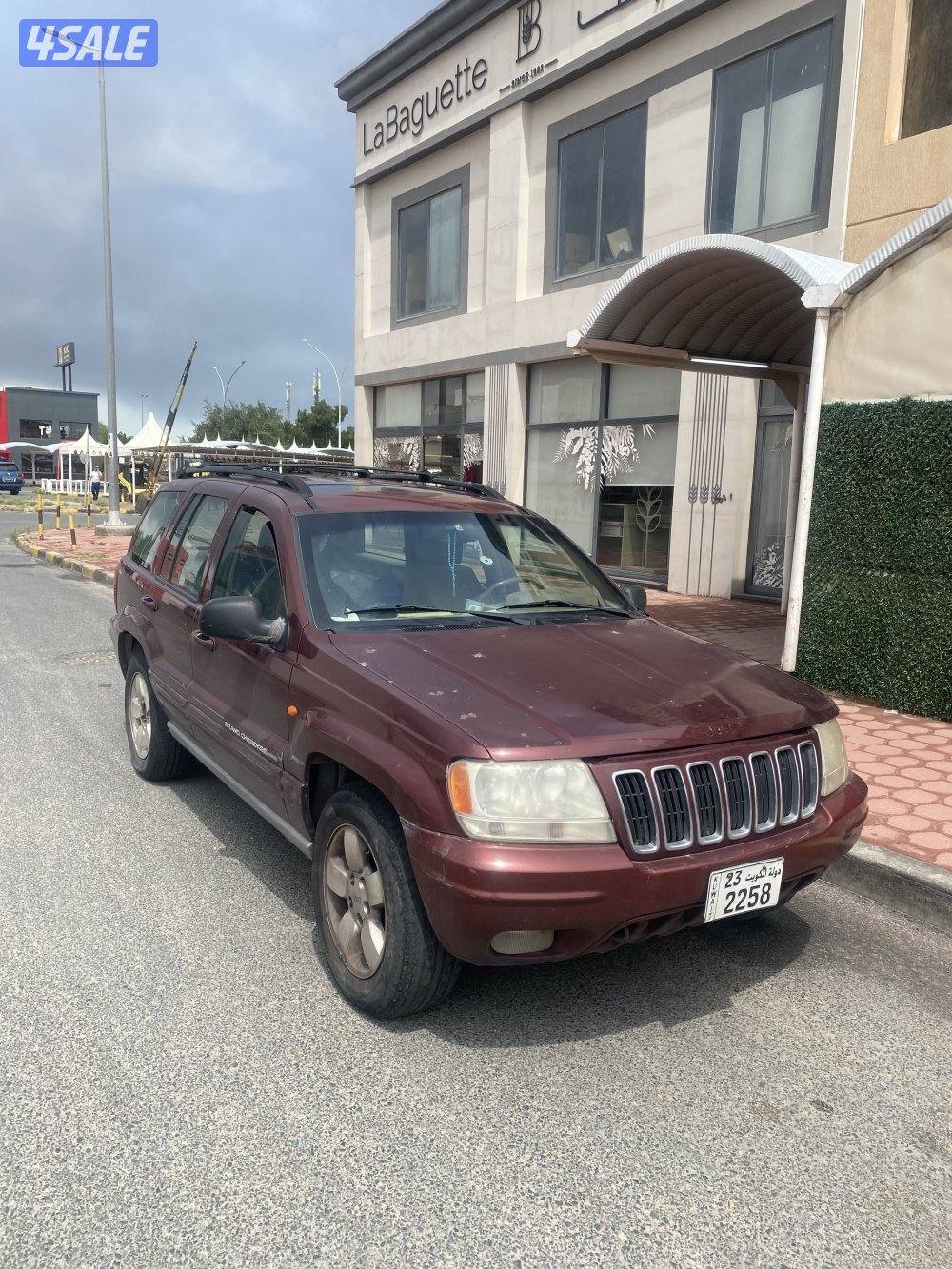 للبيع قراند شيروكي ٢٠٠١2