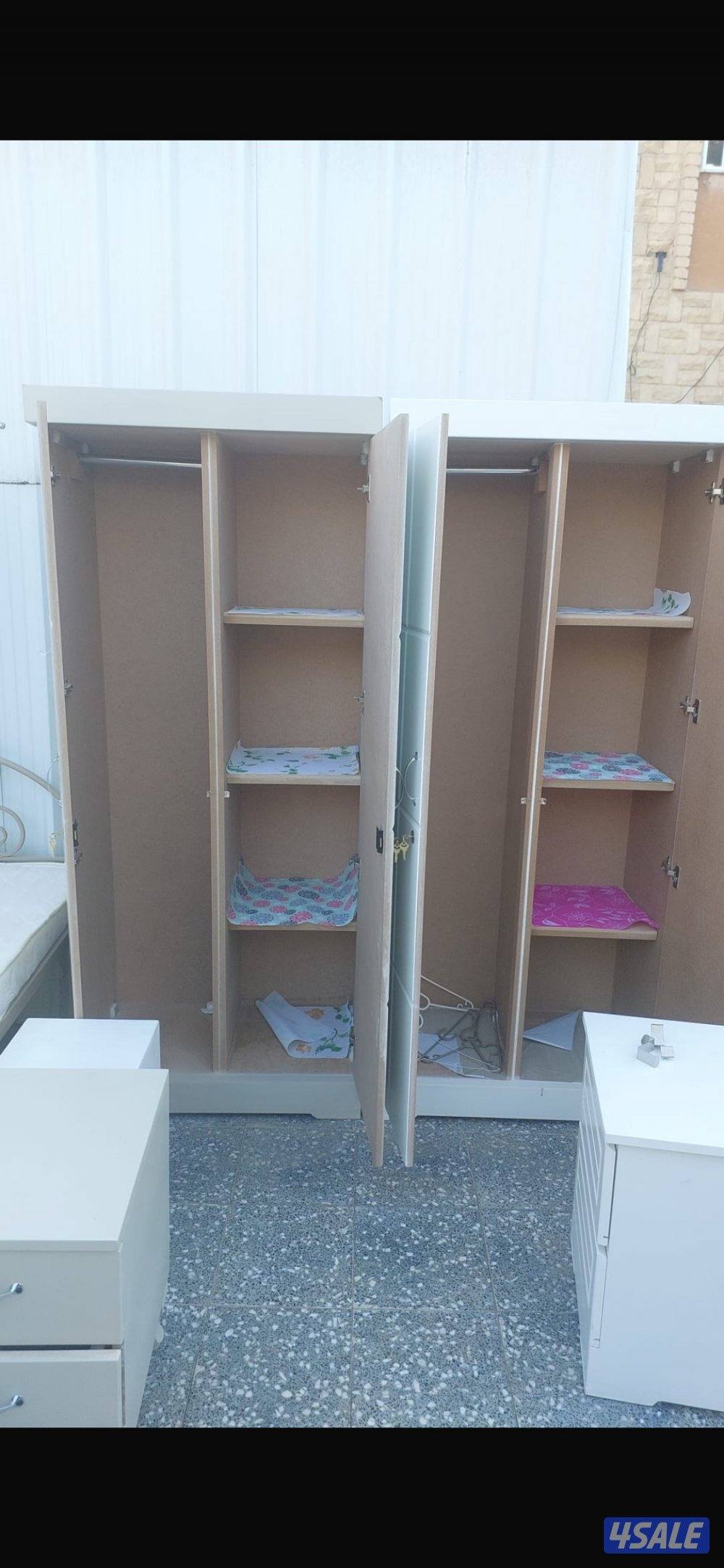 للبيع سرير وكبت وكمدينة مجموعتين نضاف0