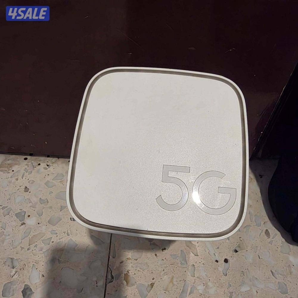 Huawei 5G router, used like new and this router is unlocked any sim1