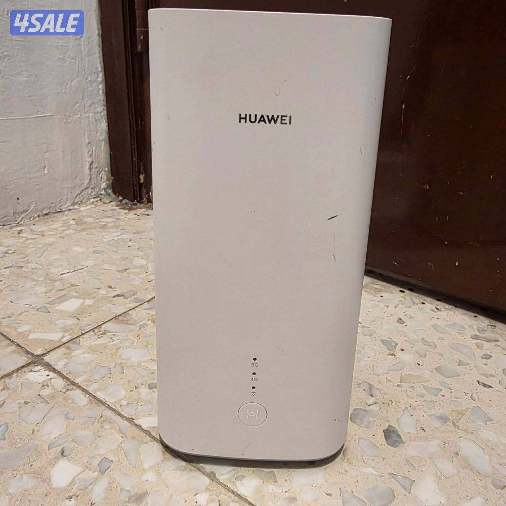 Huawei 5G router, used like new and this router is unlocked any sim0