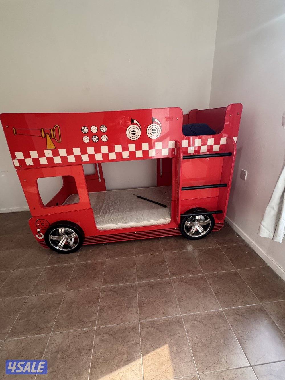 سرير نوم اطفال من طابقين1